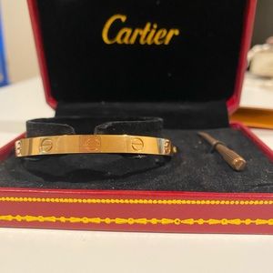 Rose gold love design bangle bracelet